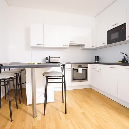 Exclusive 2-Bedroom Condo With Pool & Balcony Wenen Buitenkant foto
