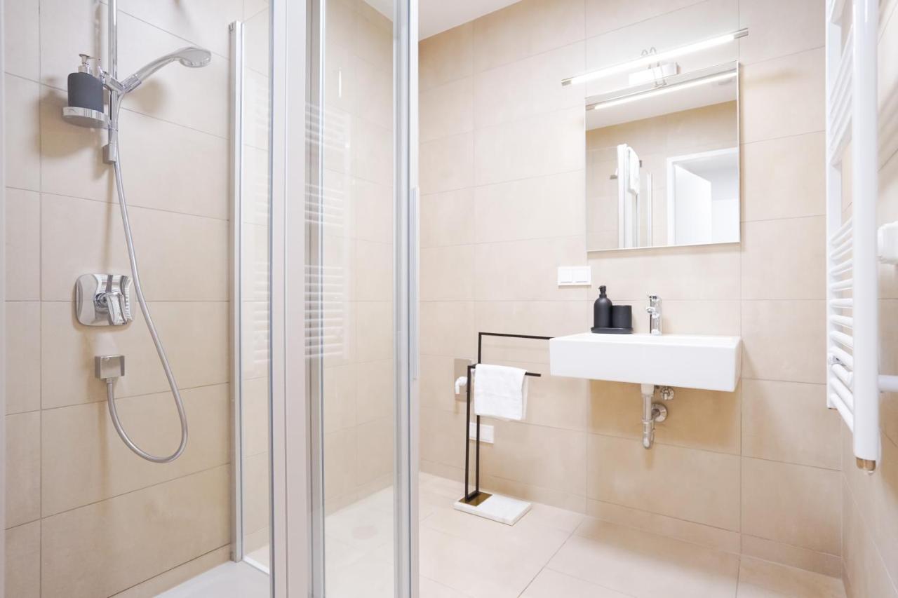 Exclusive 2-Bedroom Condo With Pool & Balcony Wenen Buitenkant foto