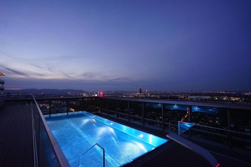 Exclusive 2-Bedroom Condo With Pool & Balcony Wenen Buitenkant foto